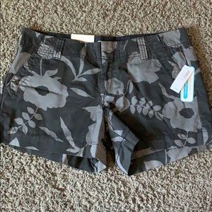 Old Navy black and grey floral shorts size 10
